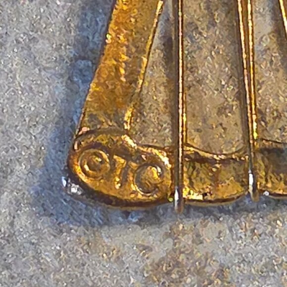 Angel Christmas Pin Brooch Signed TC Vintage 90s Gold-tone - Picture 5 of 6